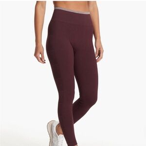 NWT! ✨Vuori Helix Seamless Legging ✨. Size Medium. Color Cerise.